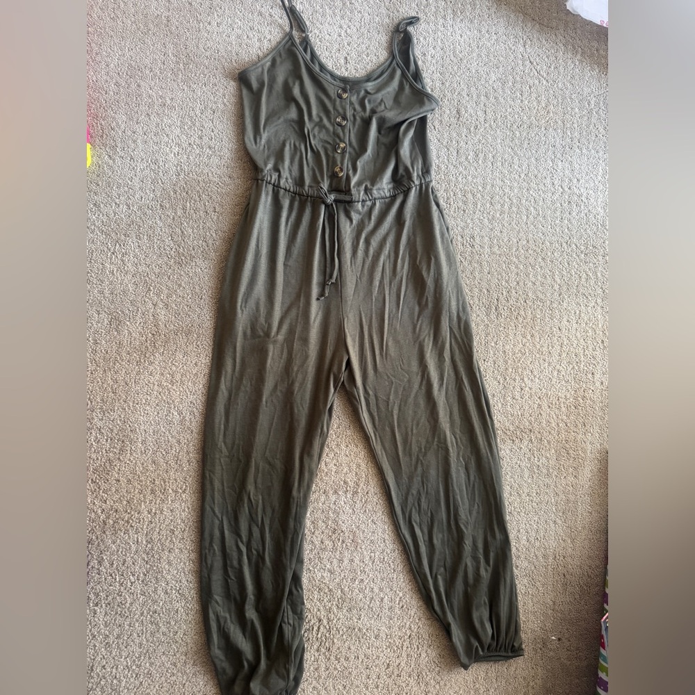 Chic Green Jumpsuit with Wide-Leg Design